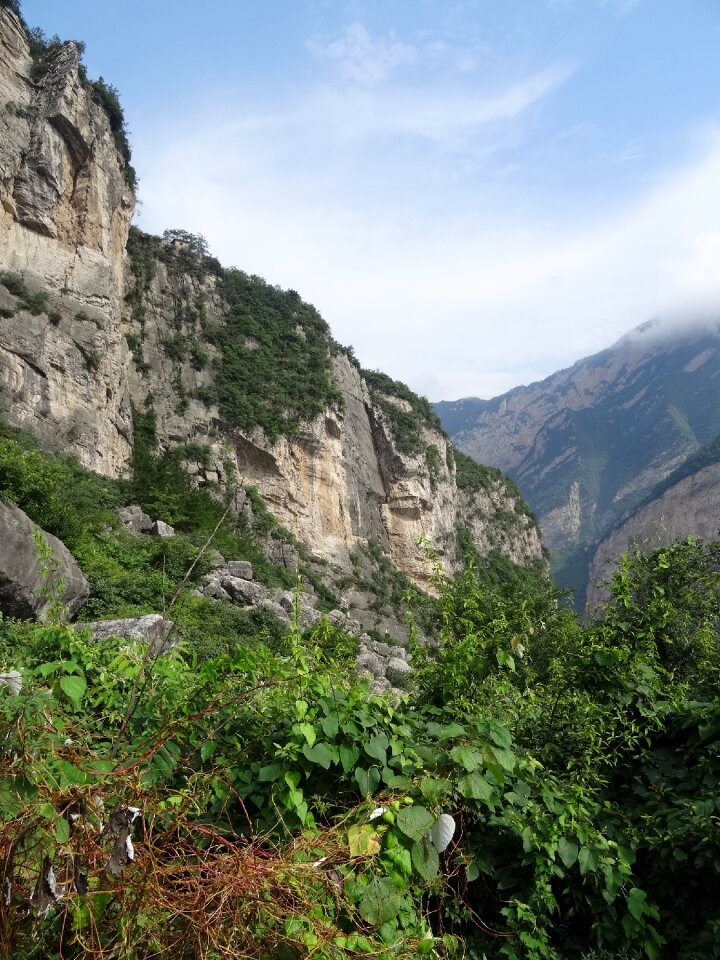 Chain cliff river steep