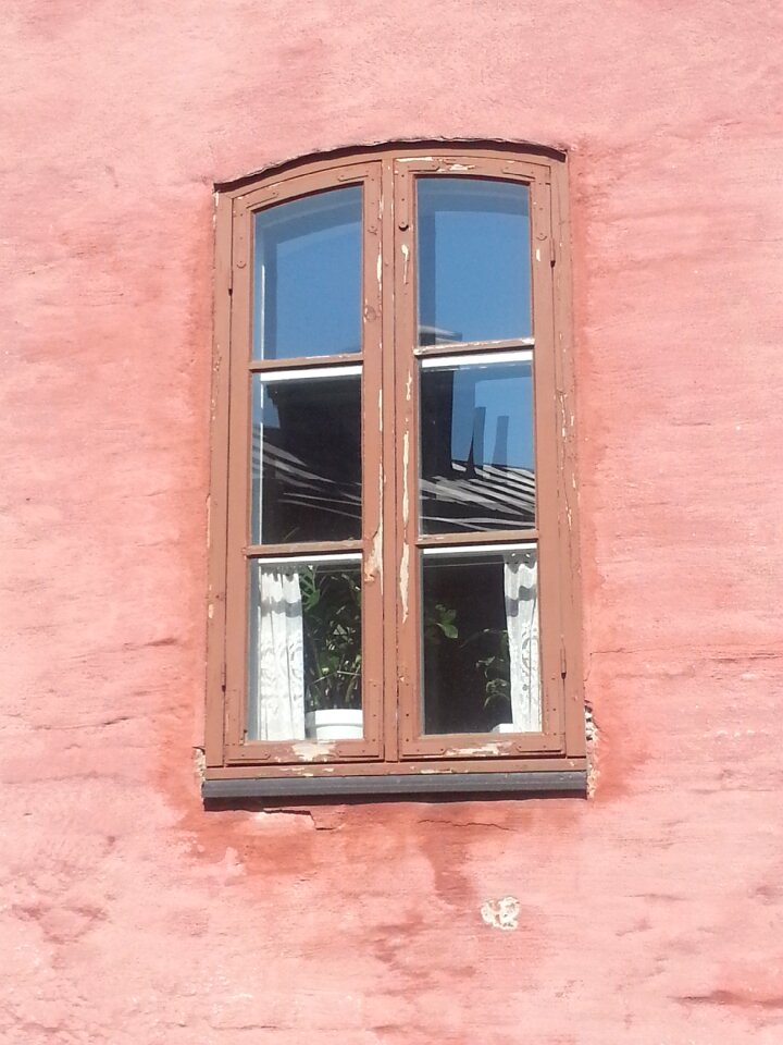 Window wall house