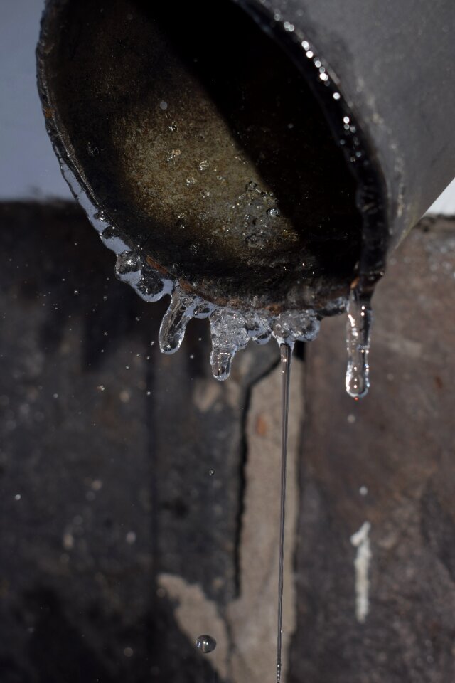 Spring chute melt