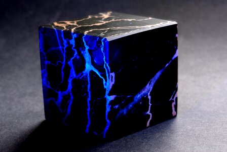 Cube dim blue