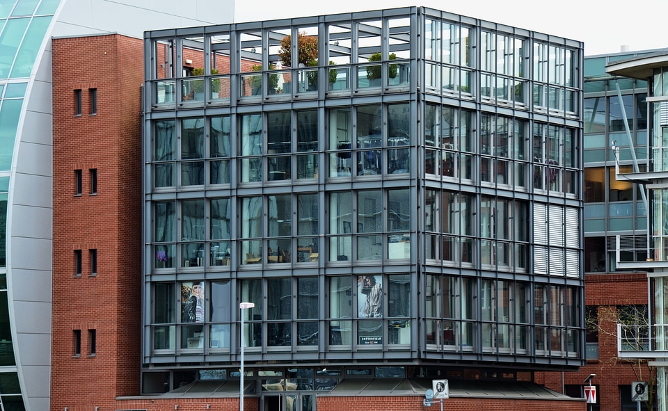 Facade glass window