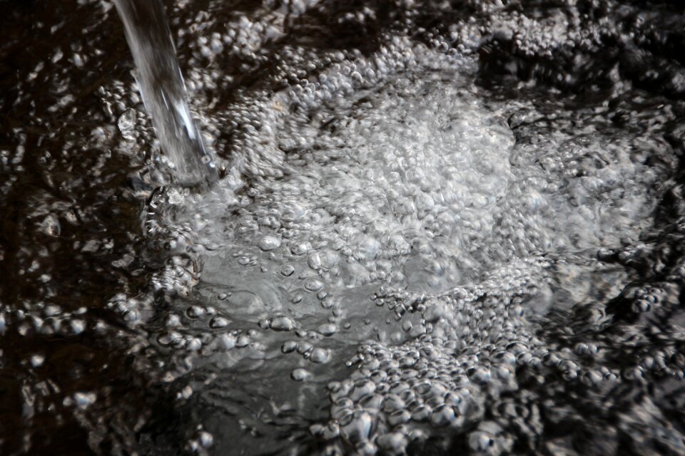 Water bubbles flow bubble