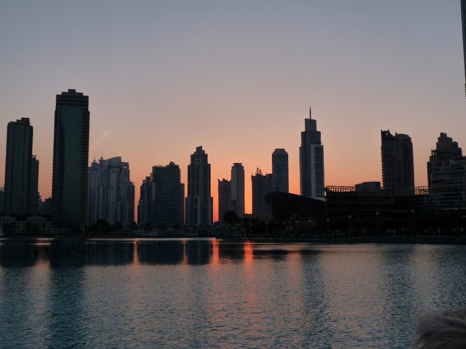 Nightscene dubai skyscraper