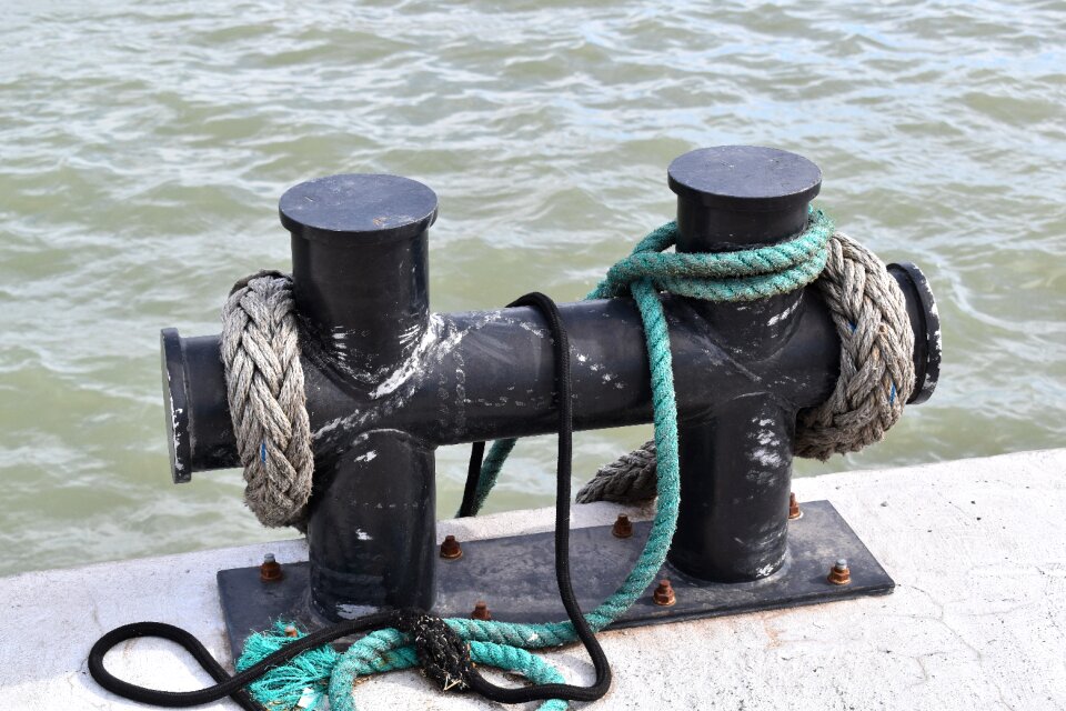 Mooring rope support