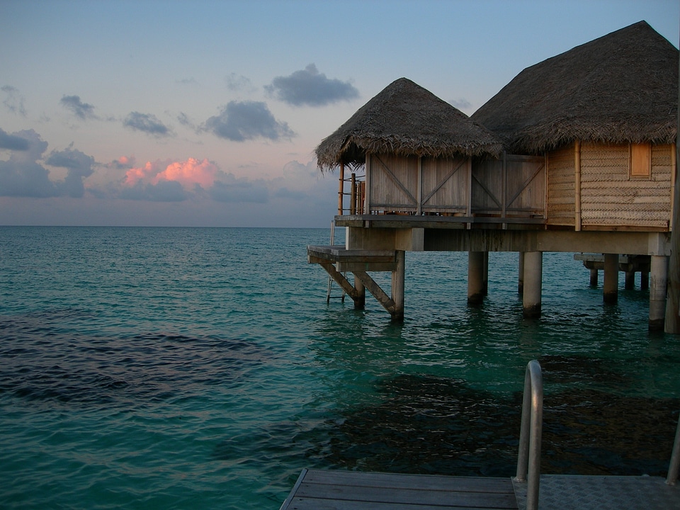 Tikehau bungalow water