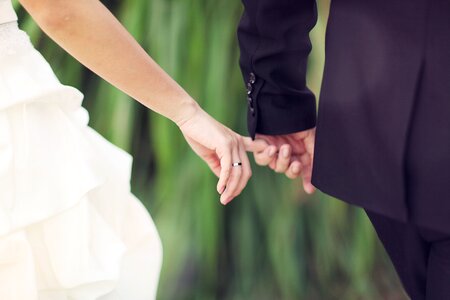 Ring hold hands