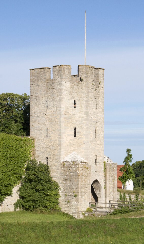 Curtain wall tower middle ages