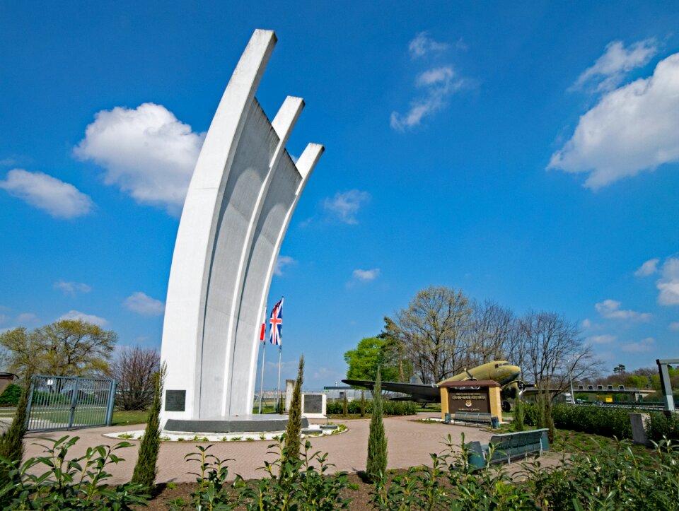 Air bridge memorial monument air bridge
