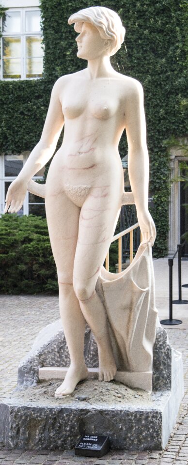 Statue louisiana woman