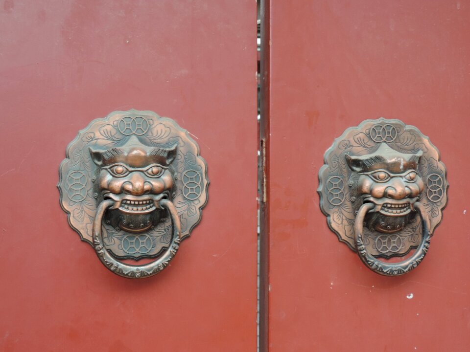 Architecture gate knocker