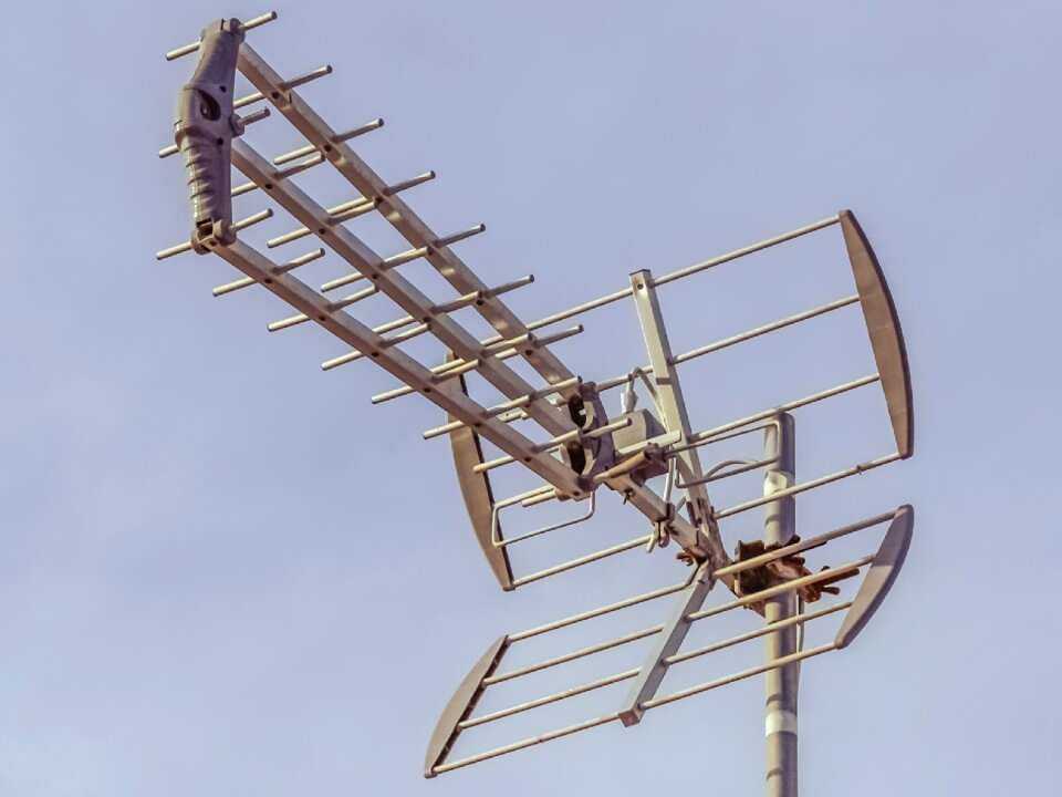 Communication broadcast broadcasting