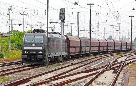 Selbstentladewagen marshalling yard rail traffic photo