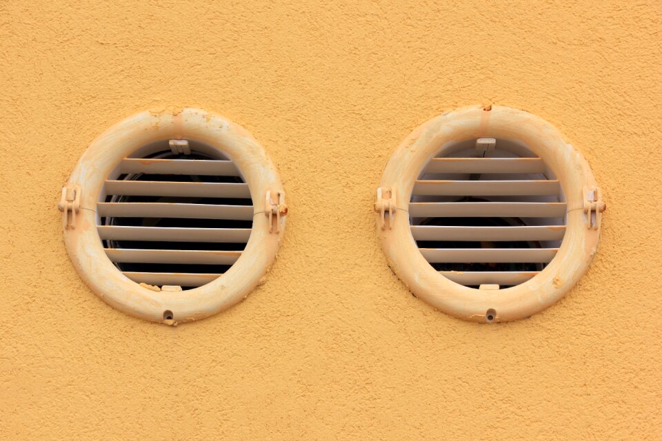 Seafront ventilation wall