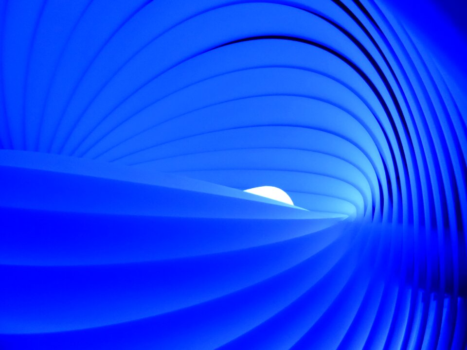 Perspective motion lamp