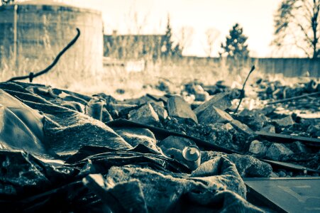 Destruction debris collapse