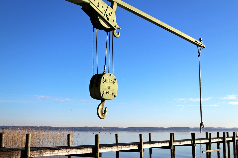 Crane raise cargo transport