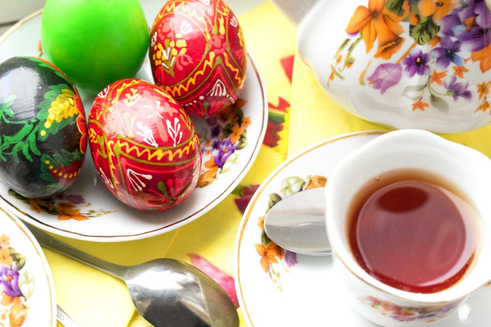 Easter paint eggs easter tea