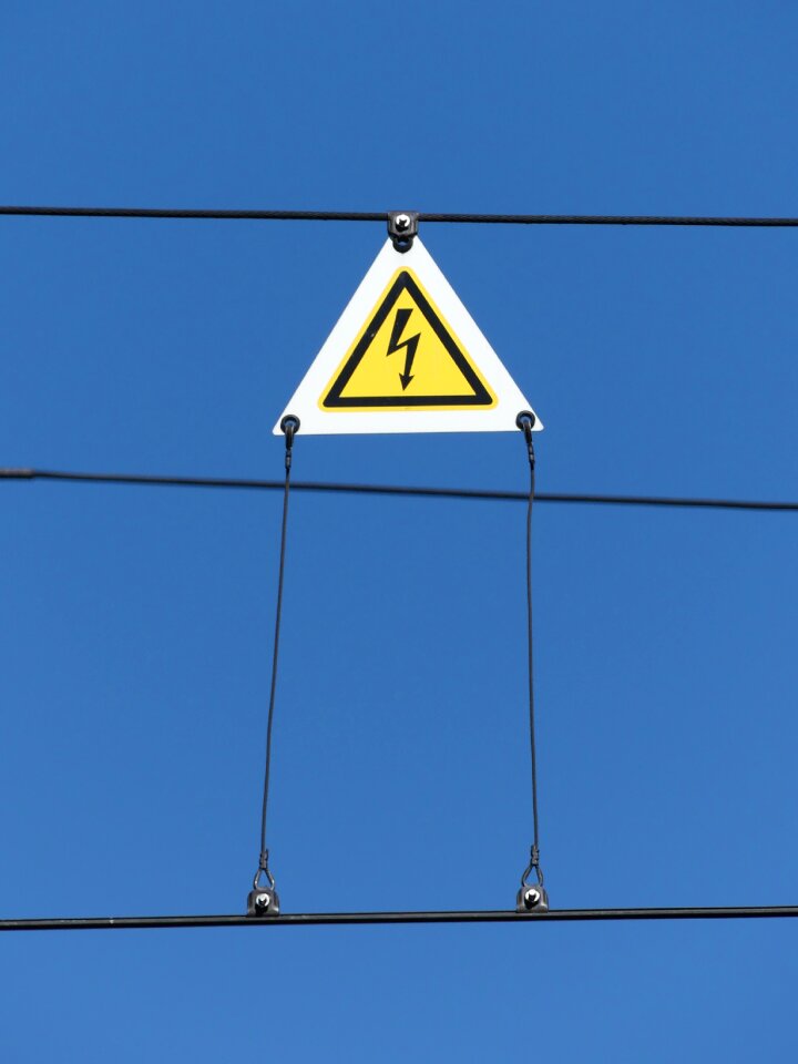 Power line sky warnschild