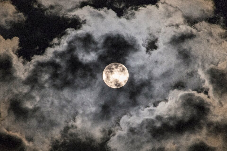 Clouds the sky luna