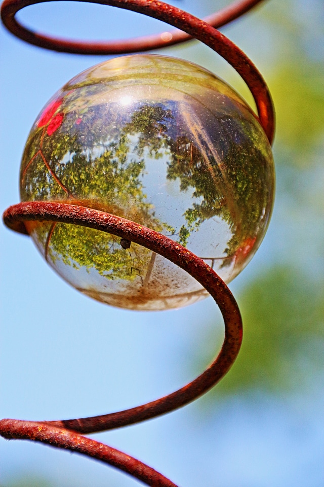 Garden reflection round