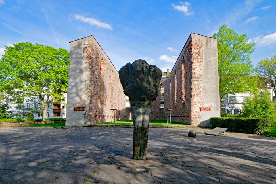 Kapellplatz memorial ruin