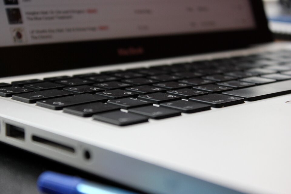 Keyboard pen table