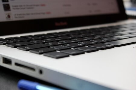 Keyboard pen table