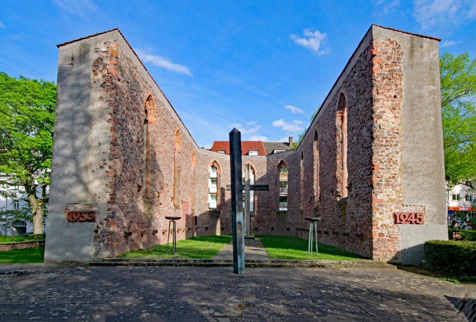 Kapellplatz memorial ruin