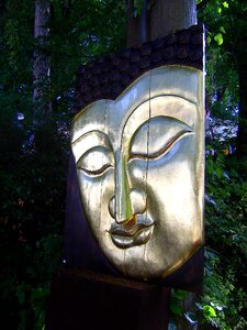 Reflection gold sculpture