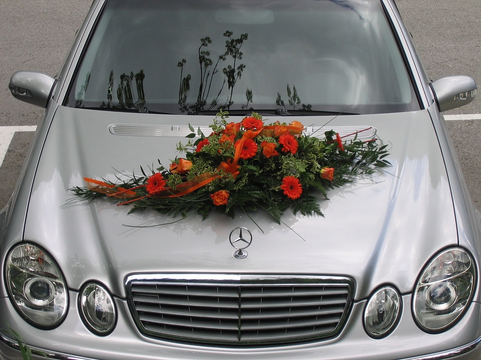 Wedding bridal car roses