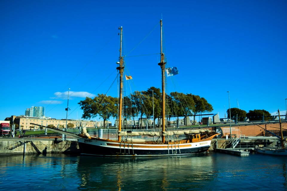 Wooden travel sea
