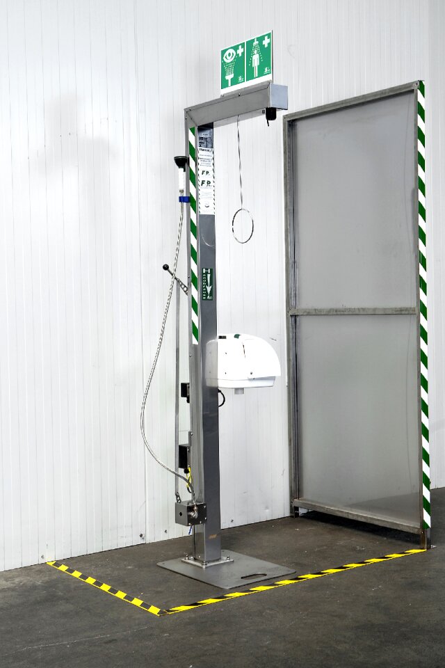 Protection wall emergency shower eye shower