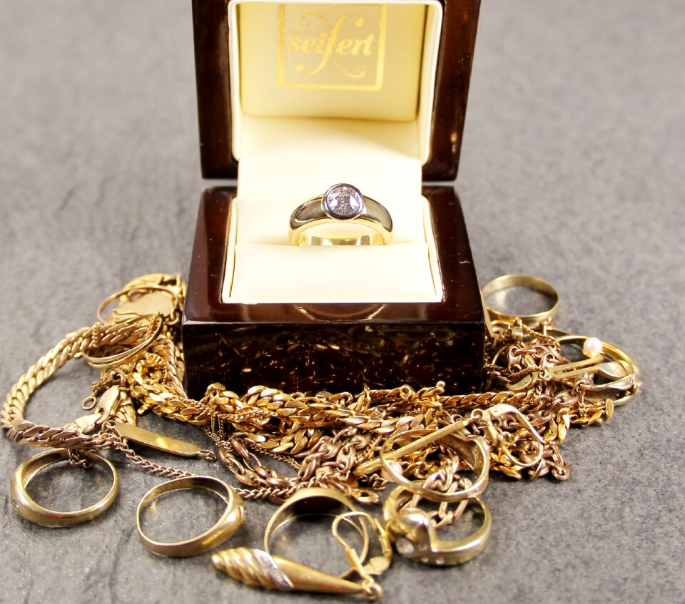 Gold buying gold rings