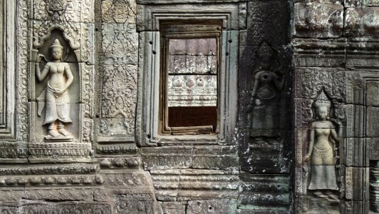 Statue ruins goddess