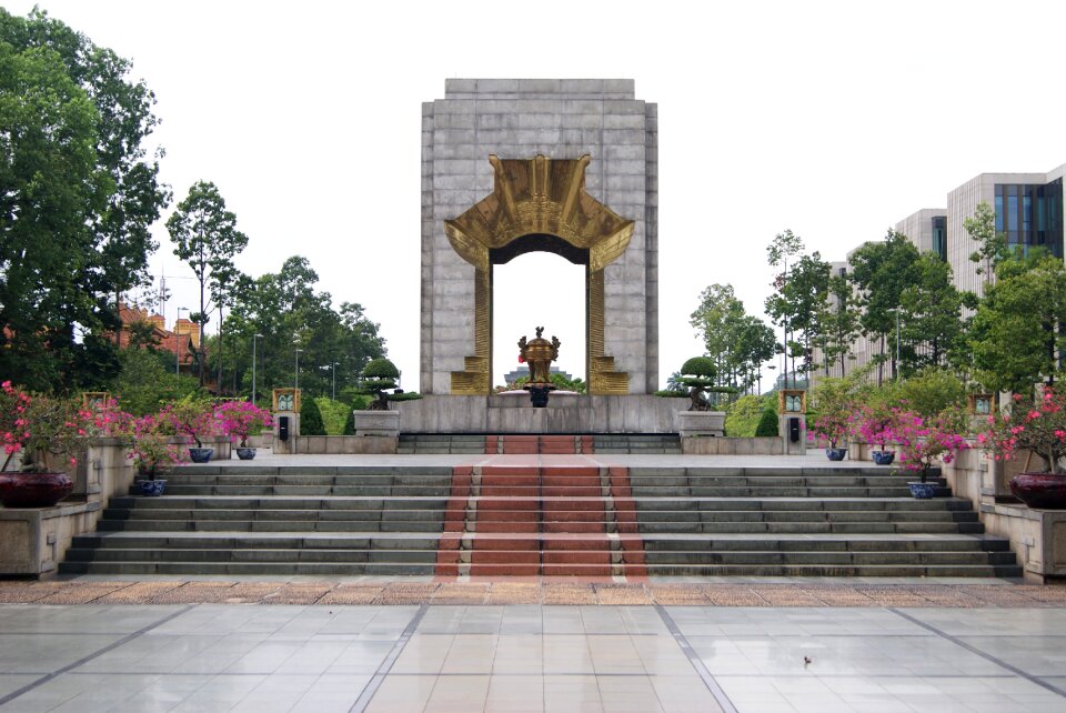 Monument places of interest hanoi