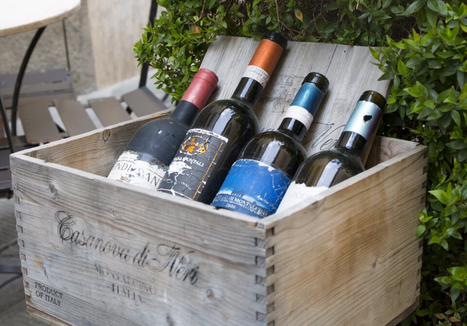 Made in italy red wine bottles