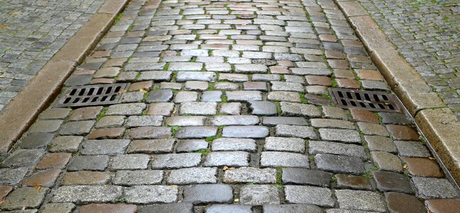 Belgian block sanpietrini paved road