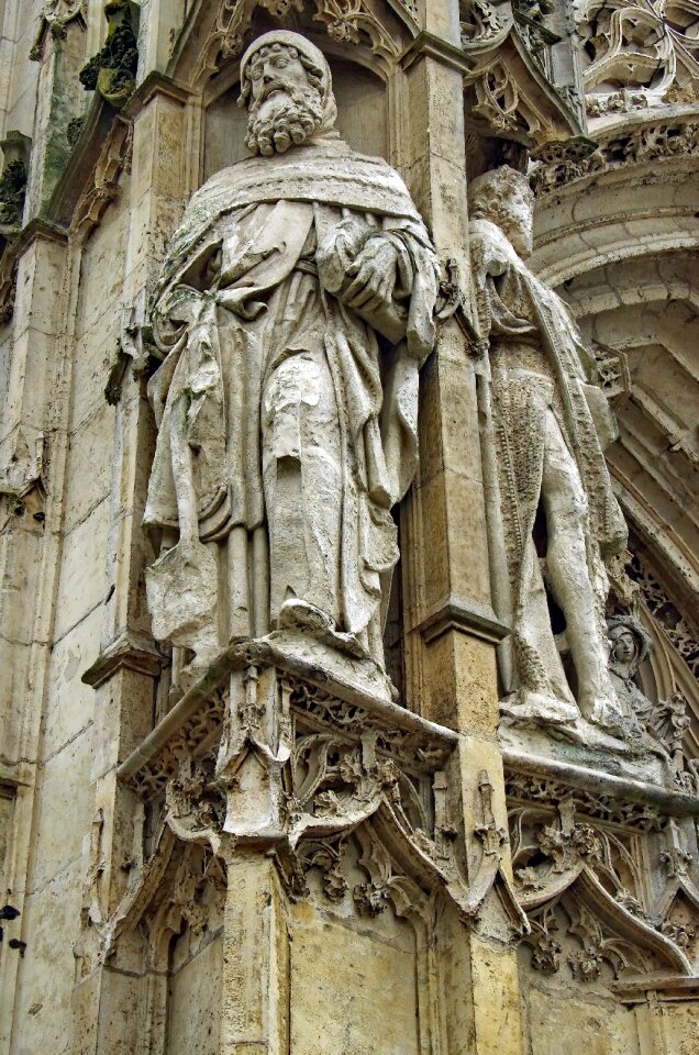 Saint gothic pierre