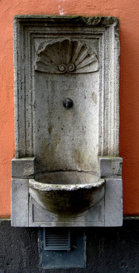 Sculpture fountain