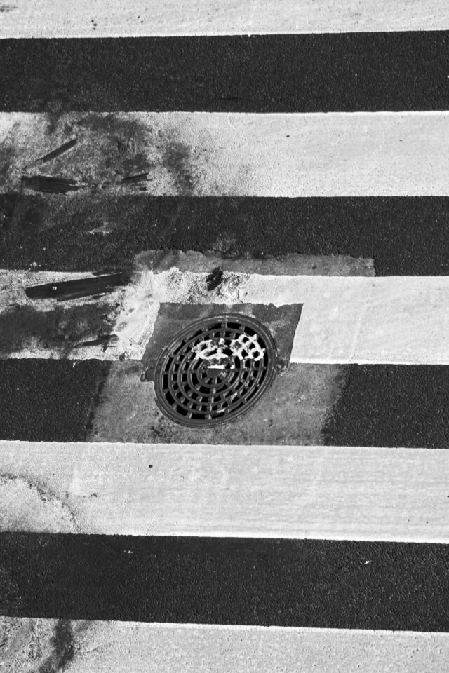 Drain drainage hole