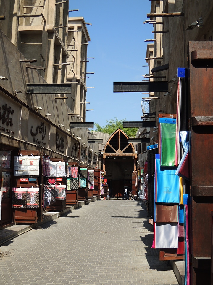 Emirate desert shop photo