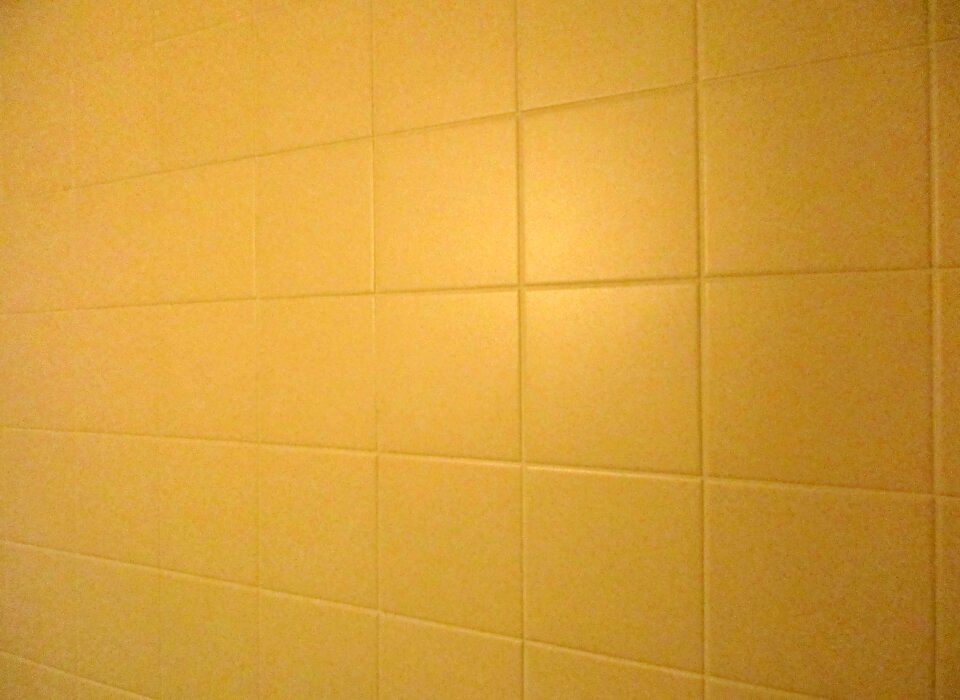 80s beige old house