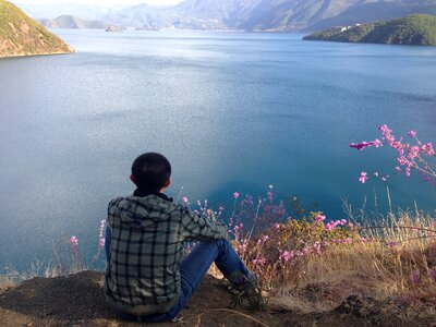 Shanghai put lake facing the sea spring flowers