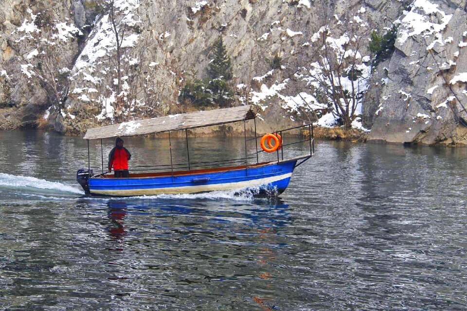 Ship ocean transport