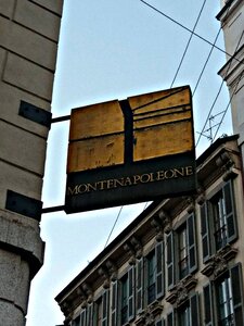 Teaches montenapoleone milan