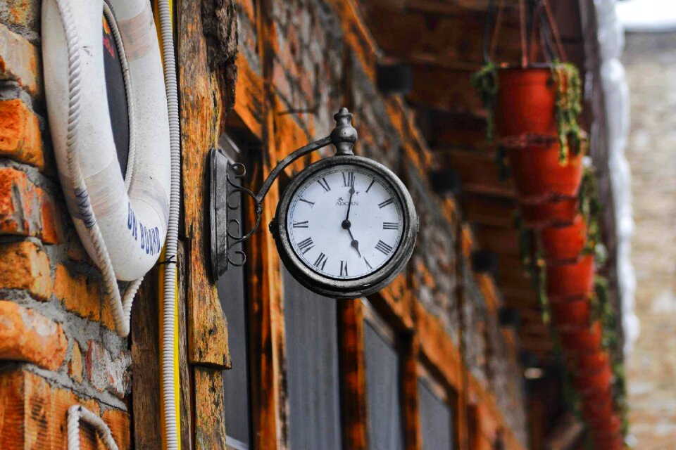 Clock minute business
