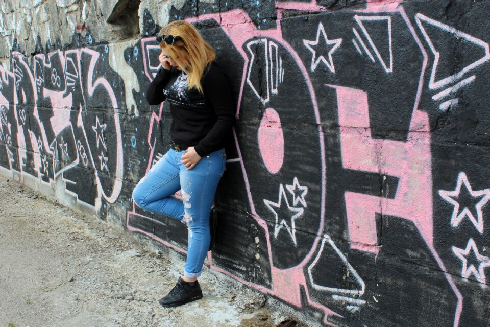 Graffiti posture photo