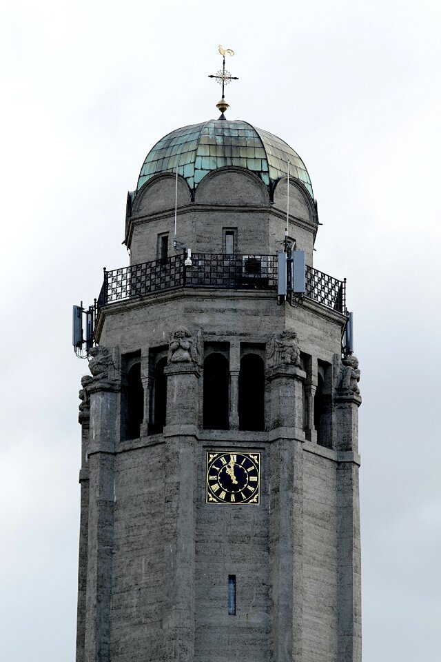 Cross clock tall