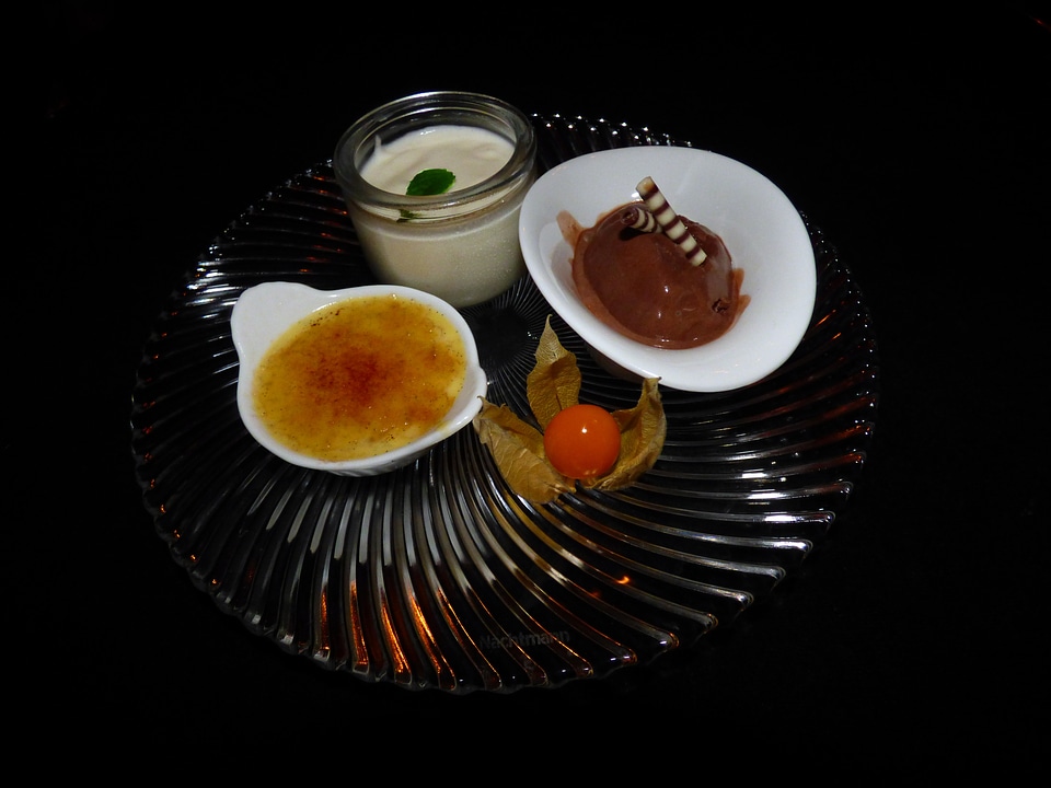 Sweet dish french caramel