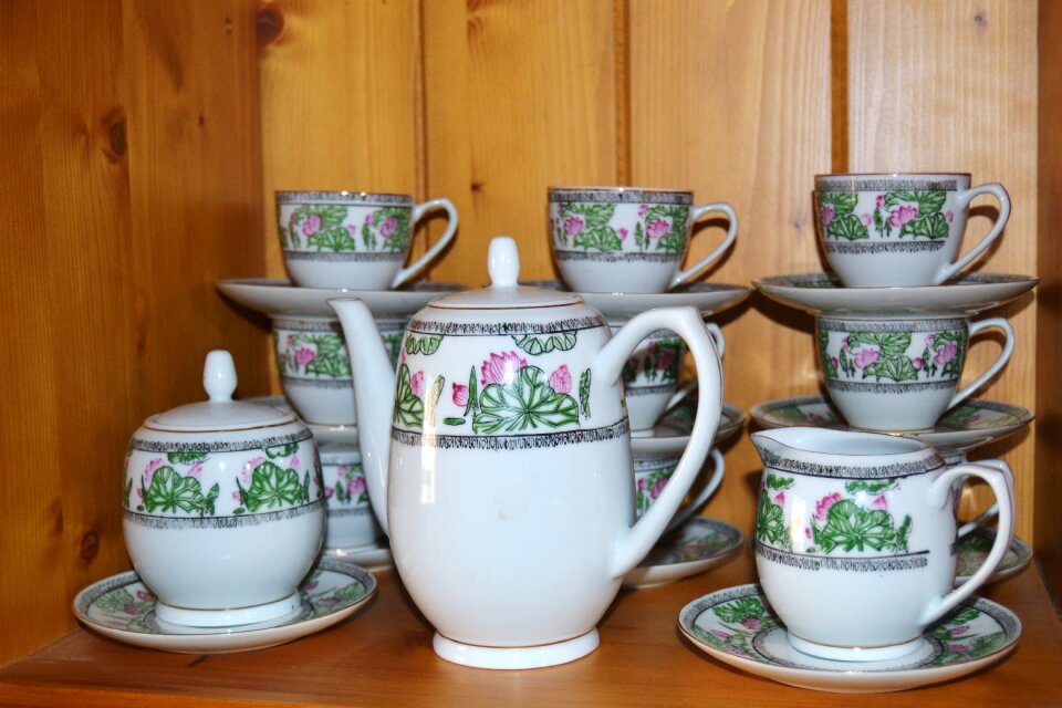 Breakfast crockery old